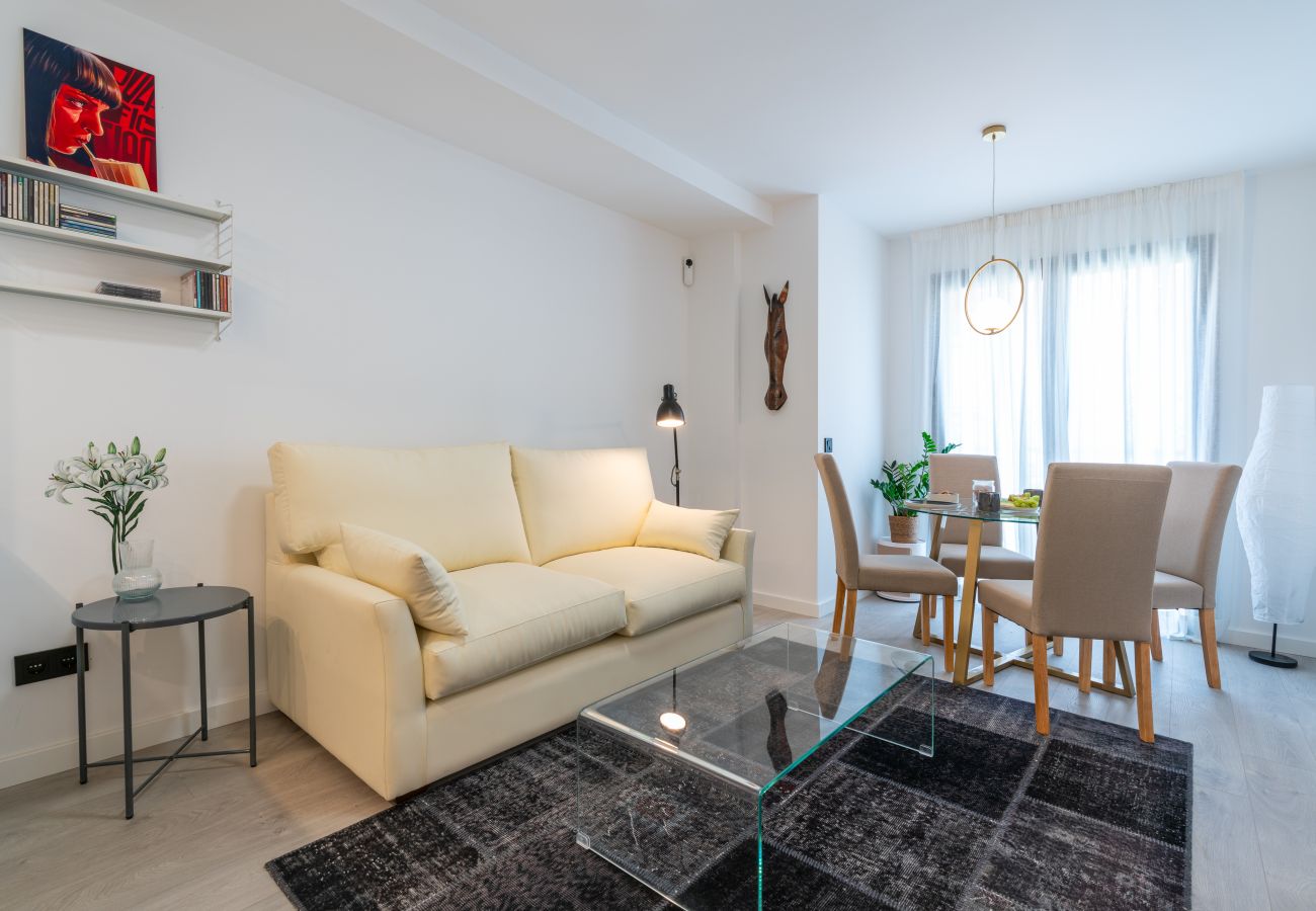 Sala de estar y comedor combinados Apartamento de 1 dormitorio, centro de Málaga by www.cazul.eu